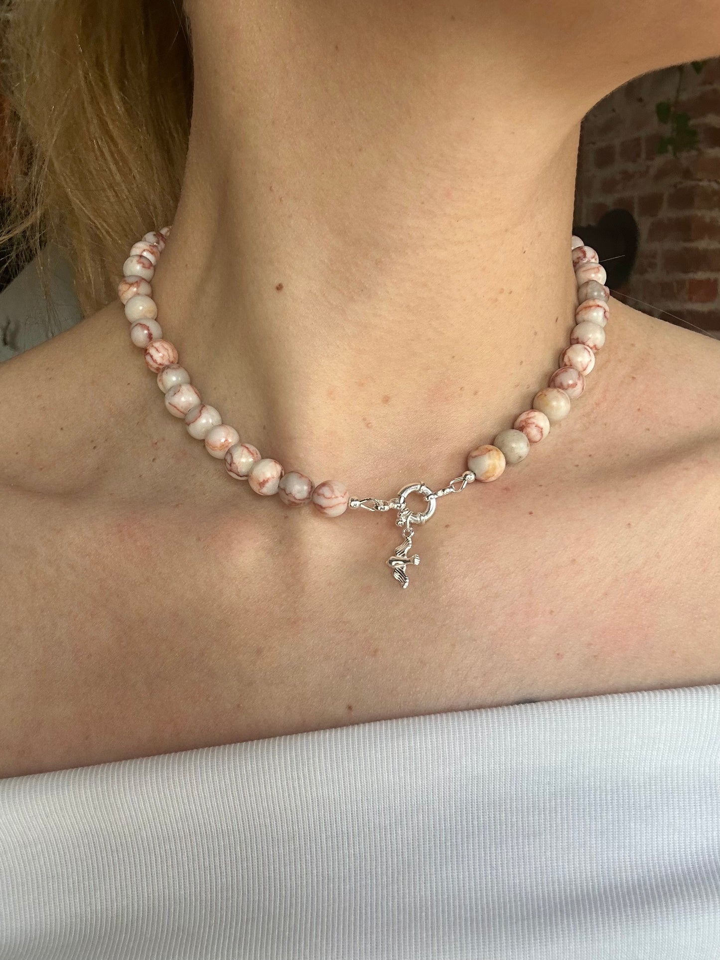 Rosa Perlenkette mit Silber Anhänger – zarte Naturstein Halskette mit Vogel