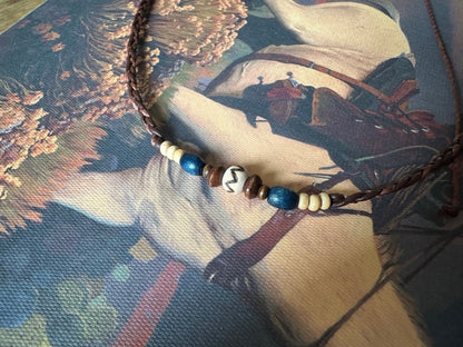 Holzkette Indigo getragen, verstellbare Kette mit Holzperlen – Spitzstock