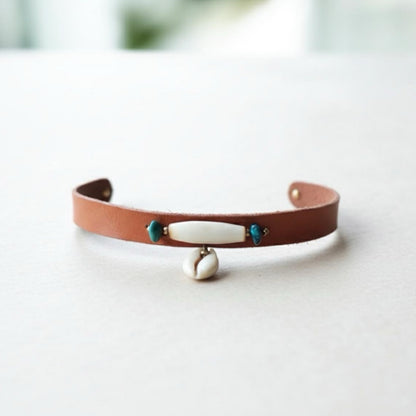 Leder Chocker mit Muschel und echtem Türkis, Western Stil modern.