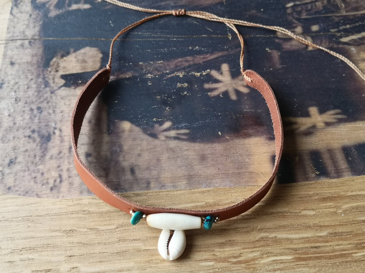 Lederkette mit Türkis, Halsband, Lederchoker Muschelanhänger - 