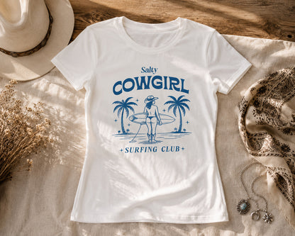Margaux Surfer T-Shirt Lifestyle-LSurfer T-Shirt Beach Print Lifestyle-Look – Margaux von Spitzstockook kombiniert mit Denim – von Spitzstock