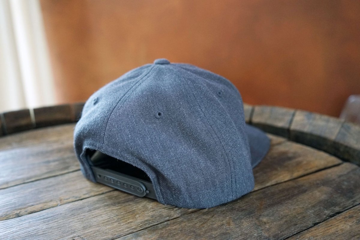 Unisex Snapback-Cap Grau mit Fuchs Lederpatch - Cap